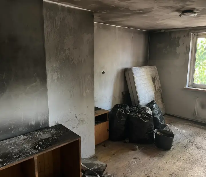 Почистване след пожар и тежко опушване в Перник